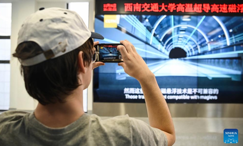 A U.S. student participating in the China Education Tour learns about high-temperature superconducting (HTS) maglev technology in Chengdu, southwest China's Sichuan Province, Nov. 6, 2023. More than 20 young people from the United States participated in the China Education Tour in southwest China's Sichuan Province recently. (Photo: Xinhua)