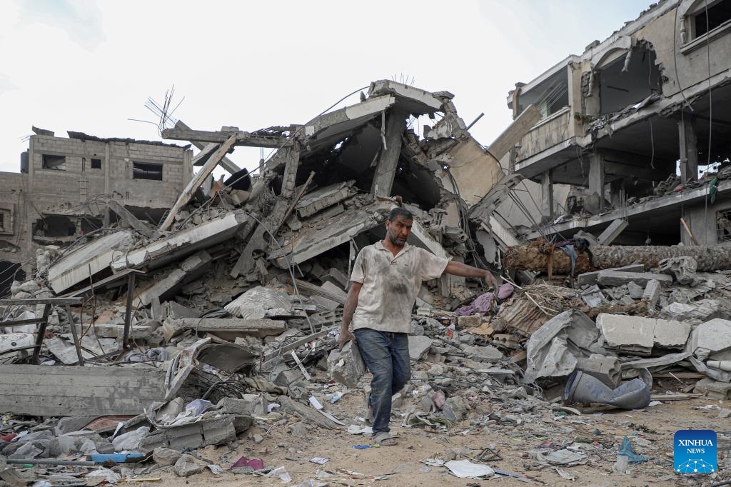 A man inspects the rubble of buildings destroyed in Israeli airstrikes in the southern Gaza Strip city of Khan Younis on Nov. 12, 2023. The government media office in Gaza on Sunday announced that the casualties from Israeli attacks climbed to 11,180, including nearly 8,000 children and women, with more than 28,000 injuries.(Photo: Xinhua)