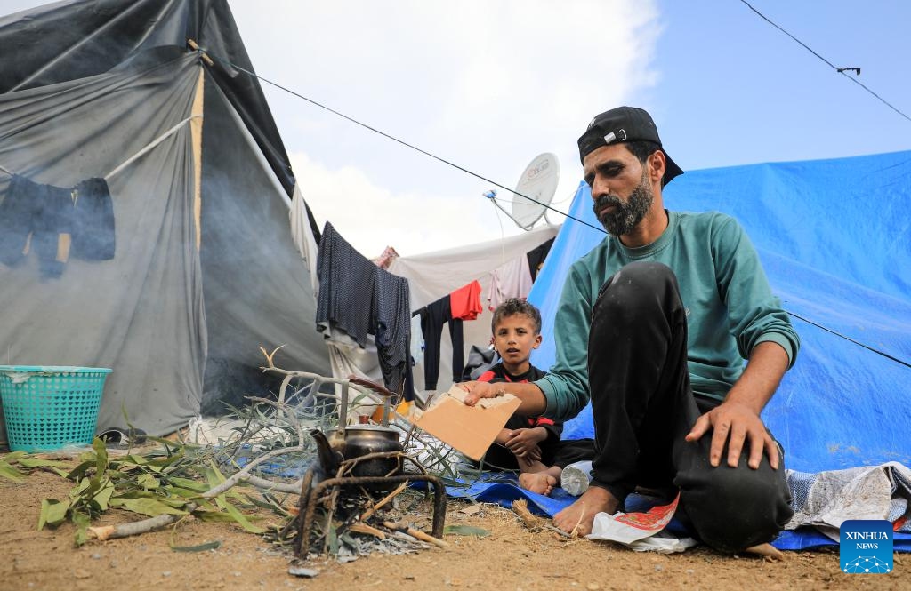 Displaced people are seen at a temporary shelter in the southern Gaza Strip city of Khan Younis, Nov. 14, 2023. (Photo: Xinhua)