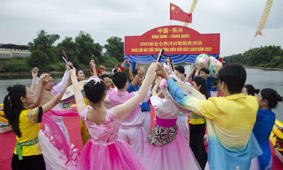 Young people from China and Vietnam gather on a boat on a river in Vietnam's northern Quang Ninh Province for a singing exchange event, on November 30, 2023. Photo: VCG
