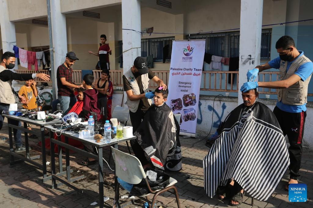 Volunteers give haircuts for people displaced in Hamas-Israel conflict, in the southern Gaza Strip city of Rafah, on Nov. 14, 2023.(Photo: Xinhua)