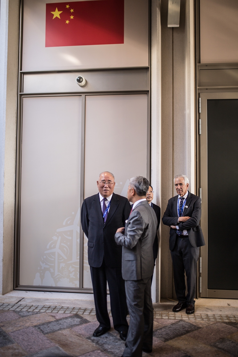 Xie Zhenhua (left), China's special envoy for Climate Change Affairs, speaks with Zhang Yiming, Chinese Ambassador to the UAE, before the opening ceremony of the China Pavilion, on November 30, 2023. Photo: Shan Jie/GT 