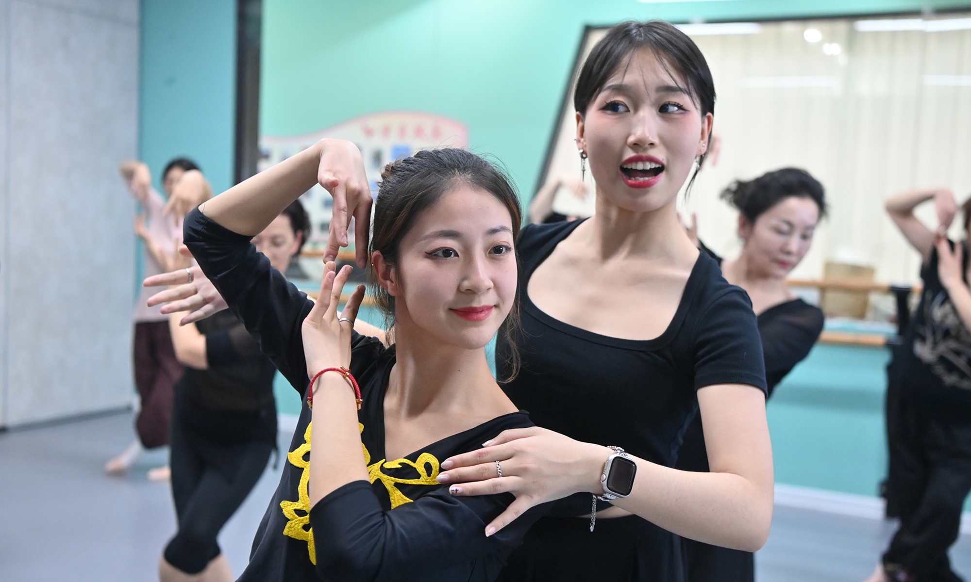 Night school boom reflects Chinese youth's pursuit of personal fulfillment, defying 'lying flat' narrative - Vimarsana News