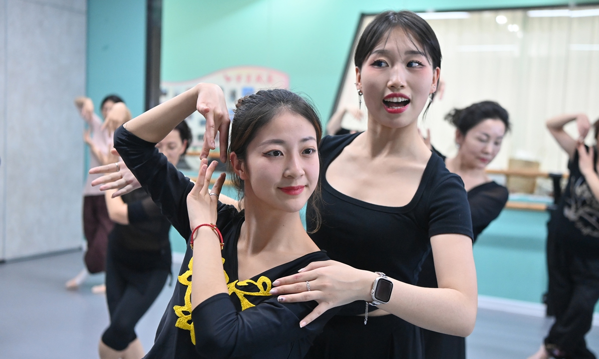 An instructor corrects the stance of a student at a folk dance night school class in Lanzhou, Northwest China's Gansu Province, on November 30, 2023. Photo: VCG
