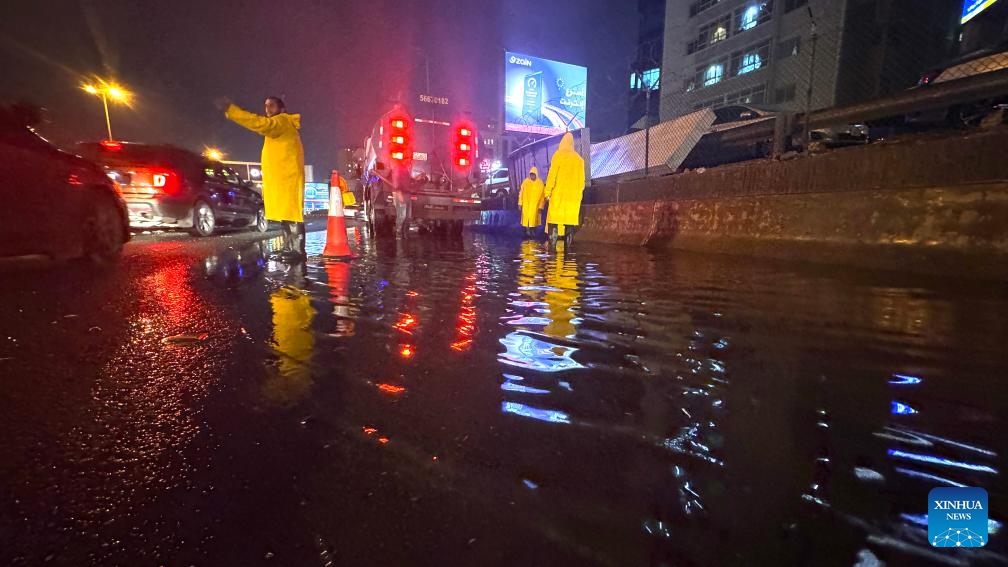 Workers pump water in a flooded street after heavy rainfall in Hawalli Governorate, Kuwait, Nov. 15, 2023.(Photo: Xinhua)