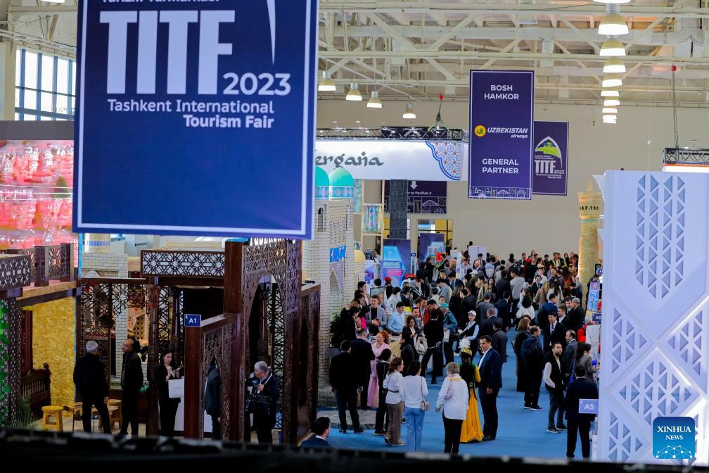 People visit the Tashkent International Tourism Fair in Tashkent, Uzbekistan, Nov. 15, 2023. The fair, hosted by the Ministry of Ecology, Environmental Protection and Climate Change of the Republic of Uzbekistan, is held from Nov. 15 to 17.(Photo: Xinhua)
