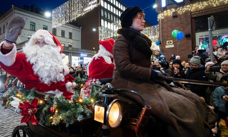 Actors dressed in Santa Claus costumes participate in the Christmas opening celebration in Helsinki, Finland, Nov. 18, 2023. The Christmas opening celebration was held in central Helsinki on Saturday with a grand parade, marking the start of the festive season. (Photo: Xinhua)
