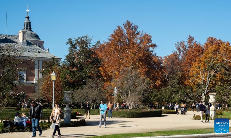 People visit the Parterre Garden in Aranjuez, Spain, Nov. 19, 2023. (Photo: Xinhua)

