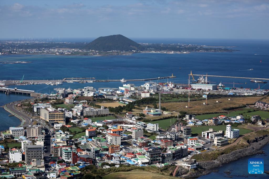 This photo taken on Nov. 19, 2023 shows a view of the island of Jeju, South Korea. Jeju Island, located in the southern part of South Korea, is a popular tourist destination in the country.(Photo: Xinhua)