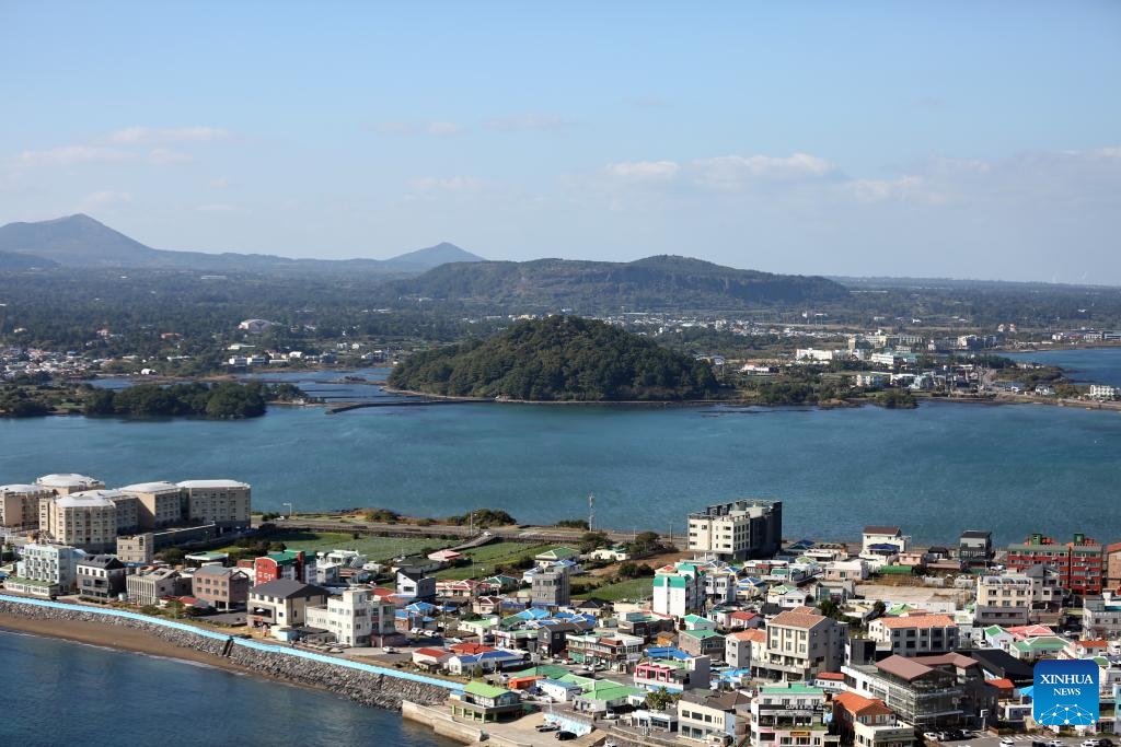 This photo taken on Nov. 19, 2023 shows a view of the island of Jeju, South Korea. Jeju Island, located in the southern part of South Korea, is a popular tourist destination in the country.(Photo: Xinhua)