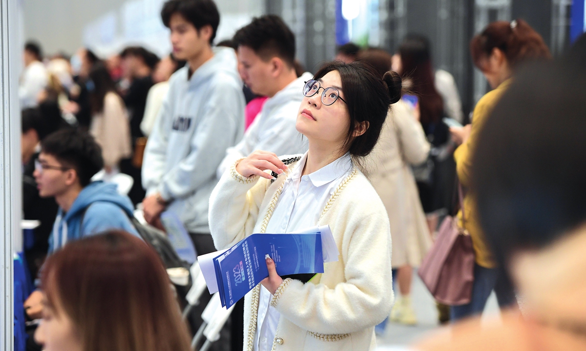 People attend a job fair targeted at the Guangdong-Hong Kong-Macao Greater Bay Area held at the Shenzhen World Exhibition & Convention Center in South China's Guangdong Province on November 22, 2023. Some 1,200 companies participated in the fair, offering nearly 50,000 positions. Photo: VCG