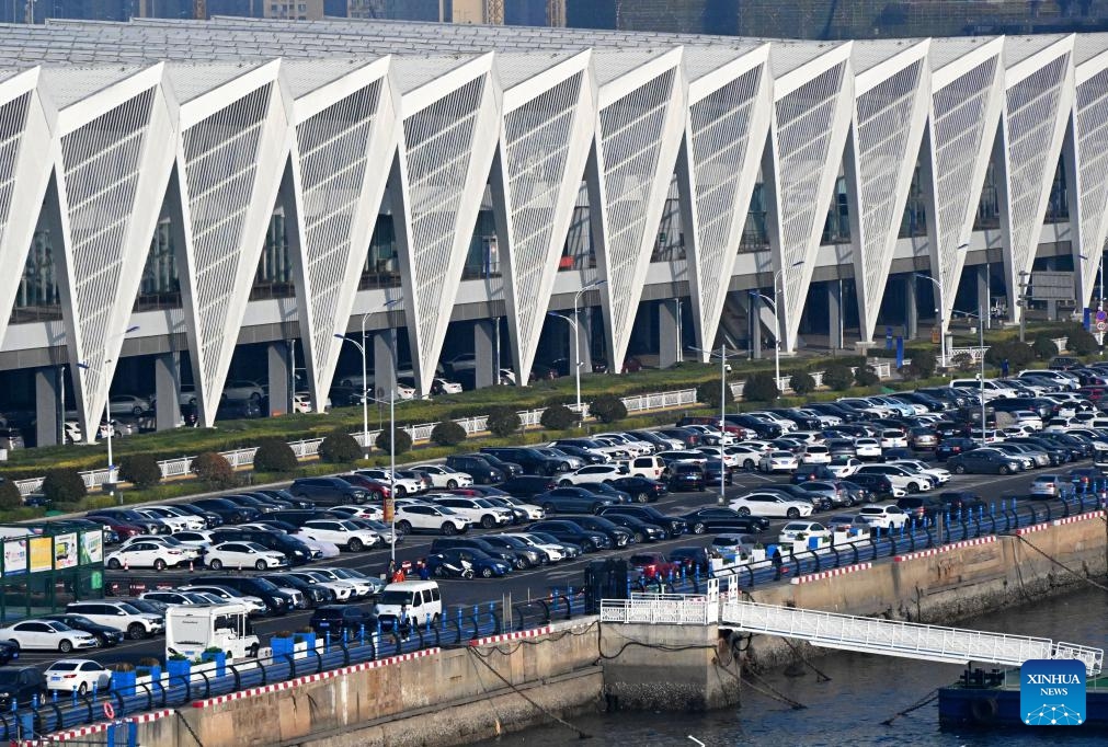 Cars are pictured at the parking area of Qingdao Cruise Terminal in Qingdao, east China's Shandong Province, Nov. 21, 2023. Qingdao has been vigorously developing its cruise tourism service. As cruise voyages become increasingly frequent along with a climbing number of inbound tourists, they also contribute to the sustainable development of related sectors in the city. To date, Qingdao is connected by 40 international cruise lines to nearly 20 port cities.(Photo: Xinhua)
