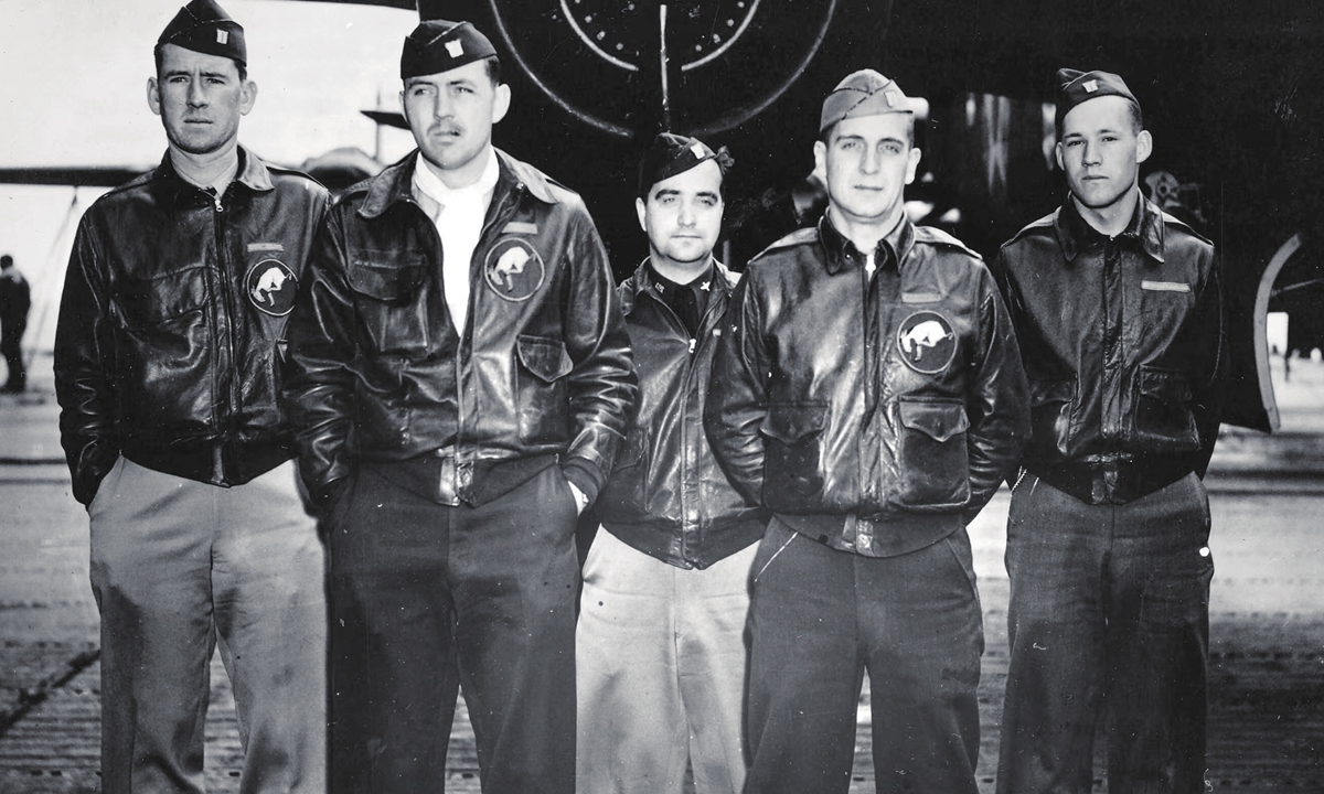 Five Doolittle raiders pose for a photo after they were rescued by Chinese people in Quzhou, Zhejiang Province. Photo: Courtesy of Information Office of Quzhou Government