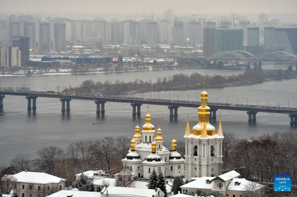 This photo taken on Nov. 22, 2023 shows the city view after the first snowfall of this winter in Kiev, Ukraine.(Photo: Xinhua)