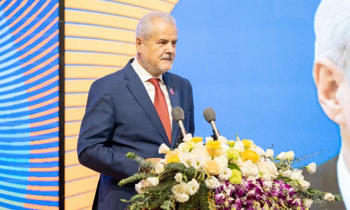 Romania's former Prime Minister Adrian Na?stase makes speech at the 2th WZBC Wenzhou Entrepreneurs Forum held by Wenzhou Business College in Wenzhou, East China's Zhejiang Province on November 21, 2023. Photo: Courtesy of Wenzhou Business College