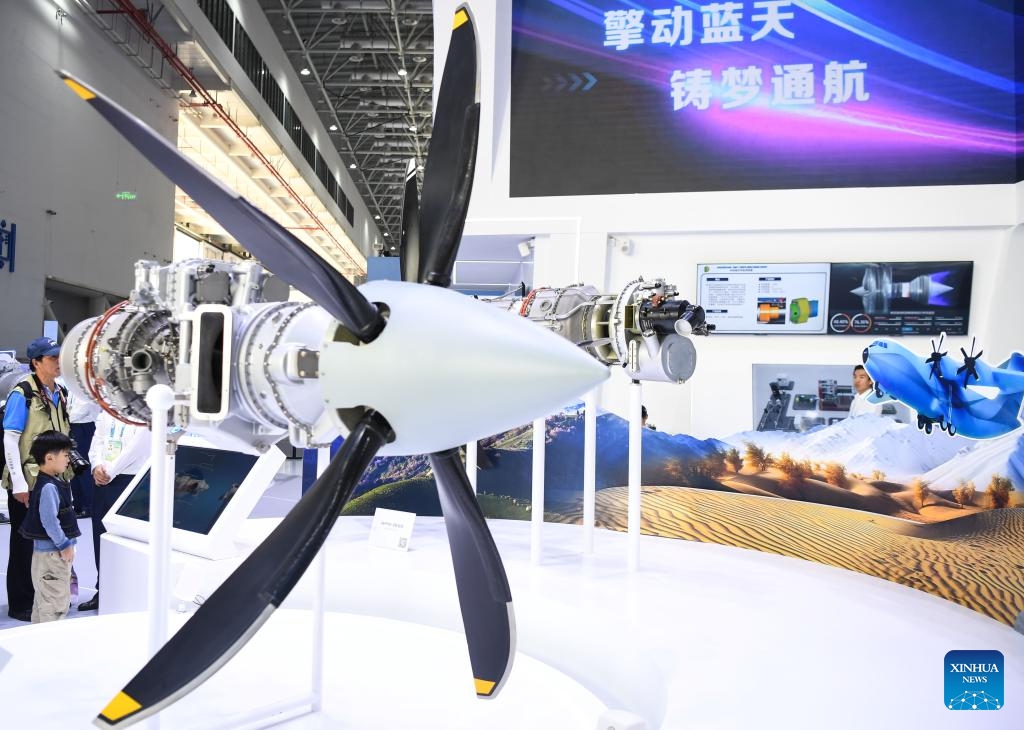 This photo taken on Nov. 23, 2023 shows a model of propeller engine exhibited at the booth of Aero Engine Corporation of China during the 2023 Aero Asia show in Zhuhai, south China's Guangdong Province. The 2023 Aero Asia show, co-organized by Zhuhai Airshow Co., Ltd. and German AERO Friedrichshafen, kicked off at the Zhuhai International Air Show Center on Thursday.(Photo: Xinhua)