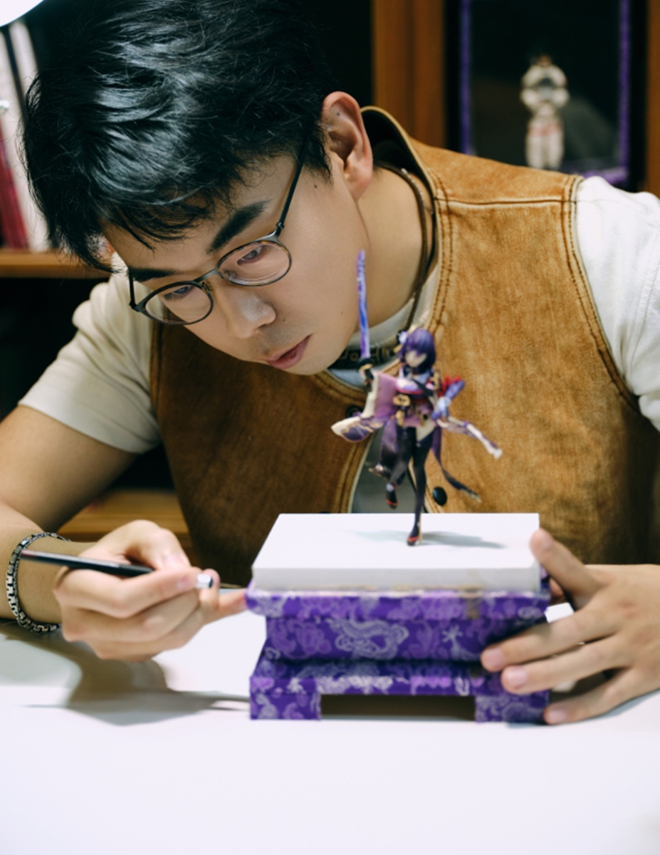 Lang Jiaziyu works on a dough sculpture. Photo: Courtesy of Lang Jiaziyu 