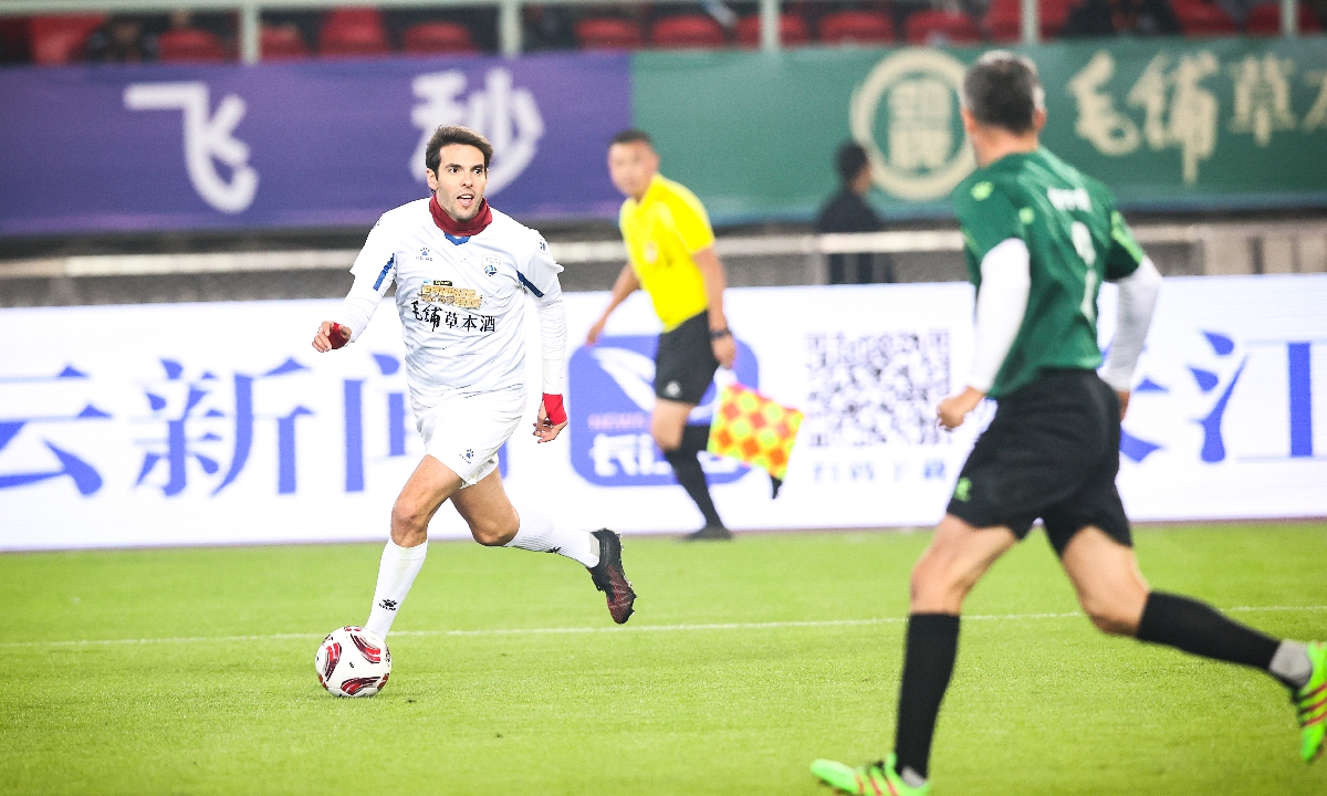 Former Brazilian soccer superstar Kaka dribbles the ball in a friendly match in Wuhan, Central China's Hubei Province, on November 26, 2023. A total of 36 retired stars, including Roberto Baggio, Luis Figo, Rivaldo, and Gabriel Batistuta, were invited to play a match between a European team and a South American team. Photo: VCG
