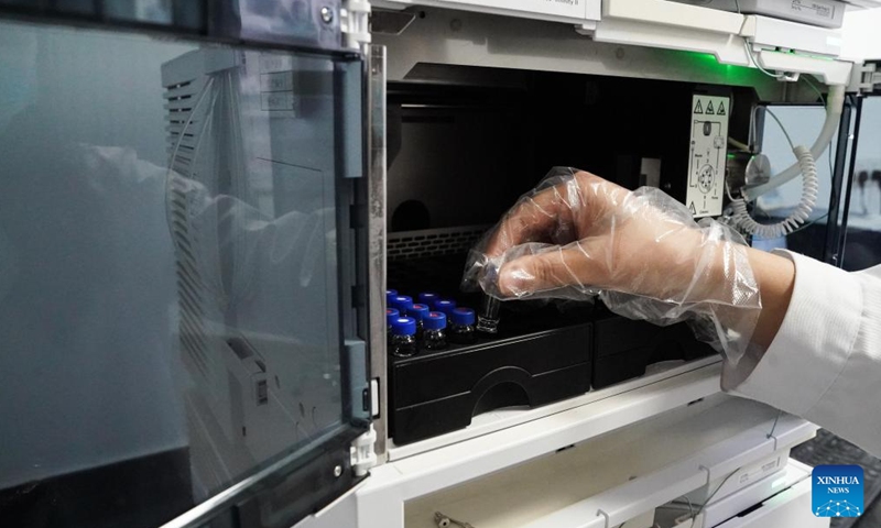 A staff member conducts research on snake venom at Qimen Institute of Snakebite in Qimen County of Huangshan City, east China's Anhui Province, Nov. 8, 2023. Qimen Institute of Snakebite was founded in 1965. It was the first scientific research institution integrating snakebite research, treatment and medicine production in China, and also one of the largest snakebite treatment bases in Asia. Its original Qimen snakebite therapy cured many snakebite patients. (Photo: Xinhua)