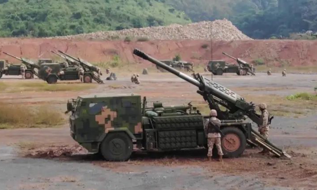 Vehicle-mounted howitzers affiliated with the army of the Chinese People's Liberation Army Southern Theater Command stand ready to fire during a three-day combat exercise on the Chinese side of the China-Myanmar border starting November 25, 2023. Photo: Screenshot from China Central Television

