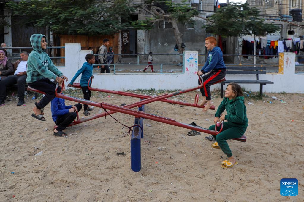 Children play at a playground in the southern Gaza Strip city of Rafah, on Nov. 27, 2023. Qatar announced on Monday that Israel and Hamas have agreed to extend the current humanitarian truce in the Gaza Strip for an additional two days.(Photo: Xinhua)