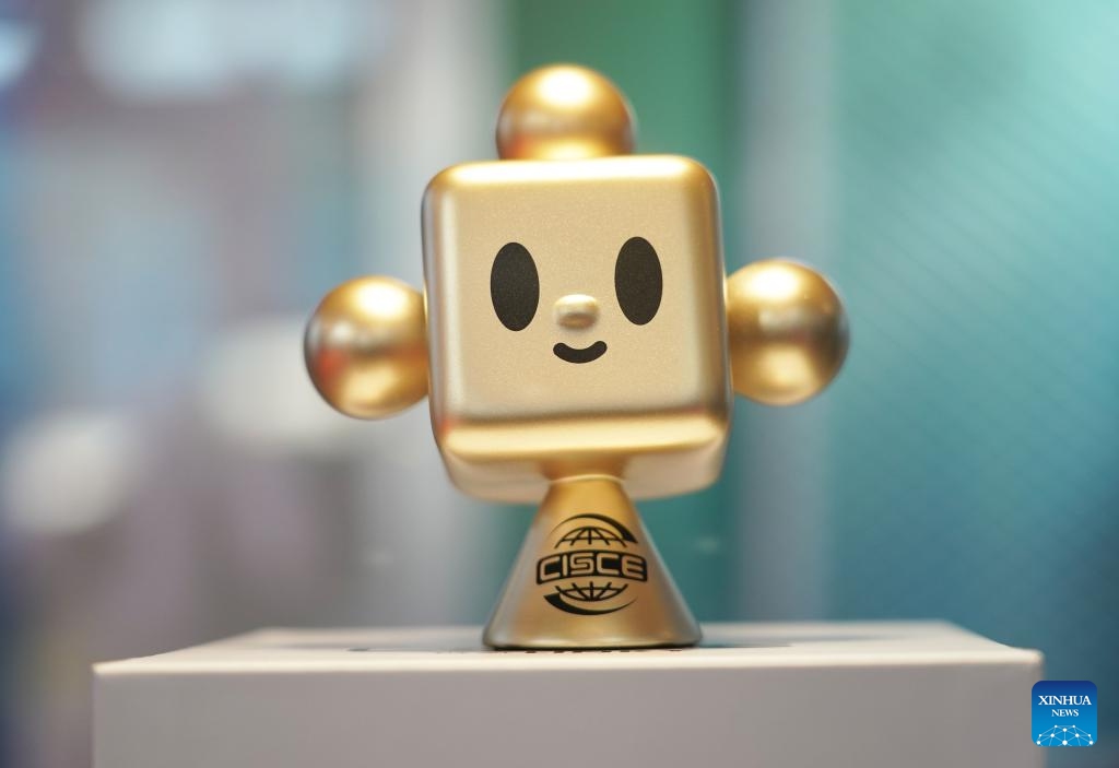 This photo taken on Nov. 29, 2023 shows a mascot product of the China International Supply Chain Expo (CISCE) held in Beijing, capital of China. The CISCE opened in Beijing, the first of its kind in the world devoted to promoting industrial and supply chain collaboration.(Photo: Xinhua)