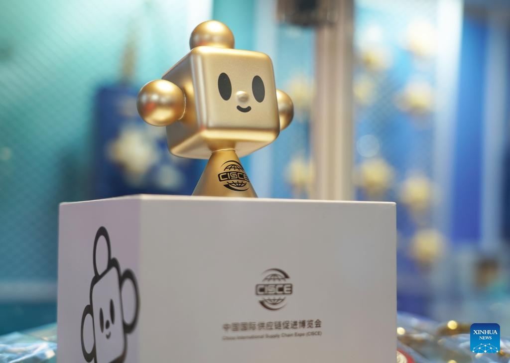 This photo taken on Nov. 29, 2023 shows a mascot product of the China International Supply Chain Expo (CISCE) held in Beijing, capital of China. The CISCE opened in Beijing, the first of its kind in the world devoted to promoting industrial and supply chain collaboration.(Photo: Xinhua)