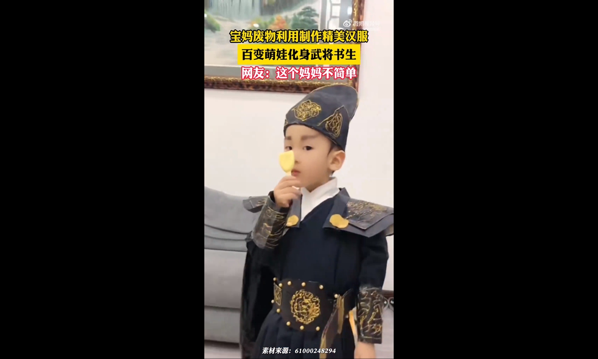 Mom uses waste bags and cardboard to make traditional costumes to bond with her kid. Photo: Screenshot from Juliu Video