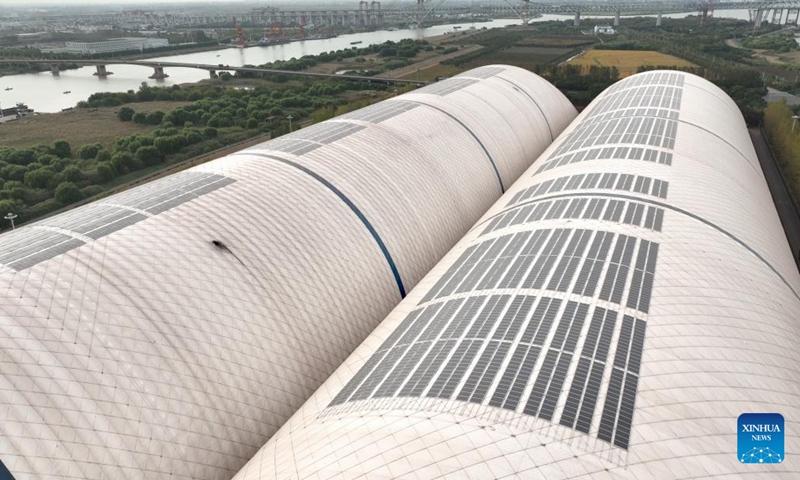 This aerial photo taken on Nov. 2, 2023 shows China's first ultra-large photovoltaic (PV) and gas-film integrated power station in the city of Changzhou, east China's Jiangsu Province. China's first ultra-large photovoltaic (PV) and gas-film integrated power station is expected to go into operation as the full commissioning of its four gas-film greenhouses has been completed at the Lu'anzhou dock of Changzhou Port, east China's Jiangsu Province. (Photo: Xinhua)