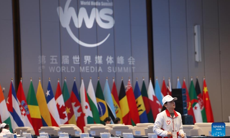 A volunteer works at the venue of the 5th World Media Summit in Nansha Bay Marina Convention Center in Guangzhou, south China's Guangdong Province, Dec. 2, 2023. (Photo: Xinhua)