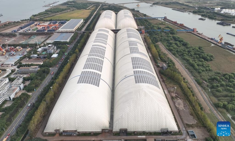 This aerial photo taken on Nov. 2, 2023 shows China's first ultra-large photovoltaic (PV) and gas-film integrated power station in the city of Changzhou, east China's Jiangsu Province. China's first ultra-large photovoltaic (PV) and gas-film integrated power station is expected to go into operation as the full commissioning of its four gas-film greenhouses has been completed at the Lu'anzhou dock of Changzhou Port, east China's Jiangsu Province. (Photo: Xinhua)