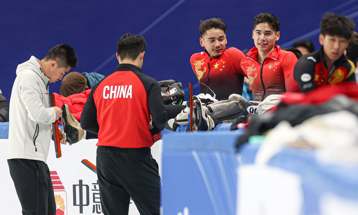 Chinese short track speed skaters Liu Shaolin (third from right) and Liu Shaoang (second from right) take a break during a training session in Beijing on December 4,<strong>888slot</strong> 2023. Photo: VCG