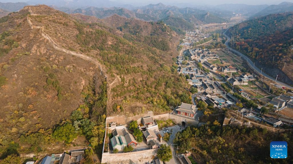 This aerial photo taken on Oct. 23, 2023 shows the north entrance of Gubeikou Village of Gubeikou Town in Beijing, capital of China. Gubeikou Great Wall is located in Gubeikou Town, Miyun District of Beijing. The defense of the Great Wall is an important part of the early Chinese People's War of Resistance Against Japanese Aggression. In 1933, the Chinese troops fought against Japanese invaders at places including Lengkou, Xifengkou and Gubeikou of the Great Wall.(Photo: Xinhua)
