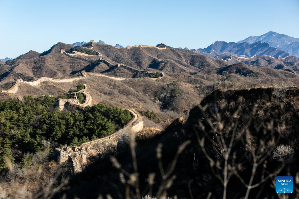 This photo taken on Nov. 14, 2023 shows the Gubeikou Great Wall in Beijing, capital of China. Gubeikou Great Wall is located in Gubeikou Town, Miyun District of Beijing. The defense of the Great Wall is an important part of the early Chinese People's War of Resistance Against Japanese Aggression. In 1933, the Chinese troops fought against Japanese invaders at places including Lengkou, Xifengkou and Gubeikou of the Great Wall.(Photo: Xinhua)