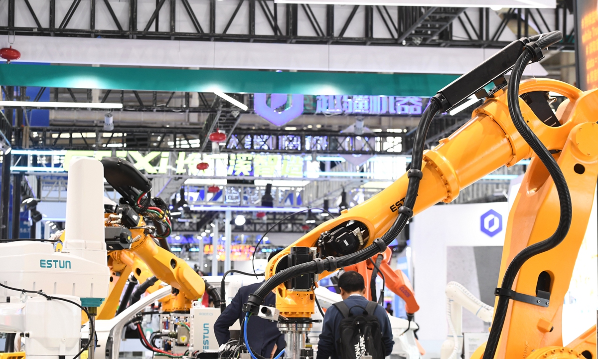 People visit a booth of the 2023 World Intelligent Manufacturing Conference in Nanjing, capital of East China’s Jiangsu Province on December 6, 2023. The expo kicked off on the same day, with about 400 companies participating and showcasing the latest breakthroughs and high-end products in intelligent manufacturing. Photo: VCG