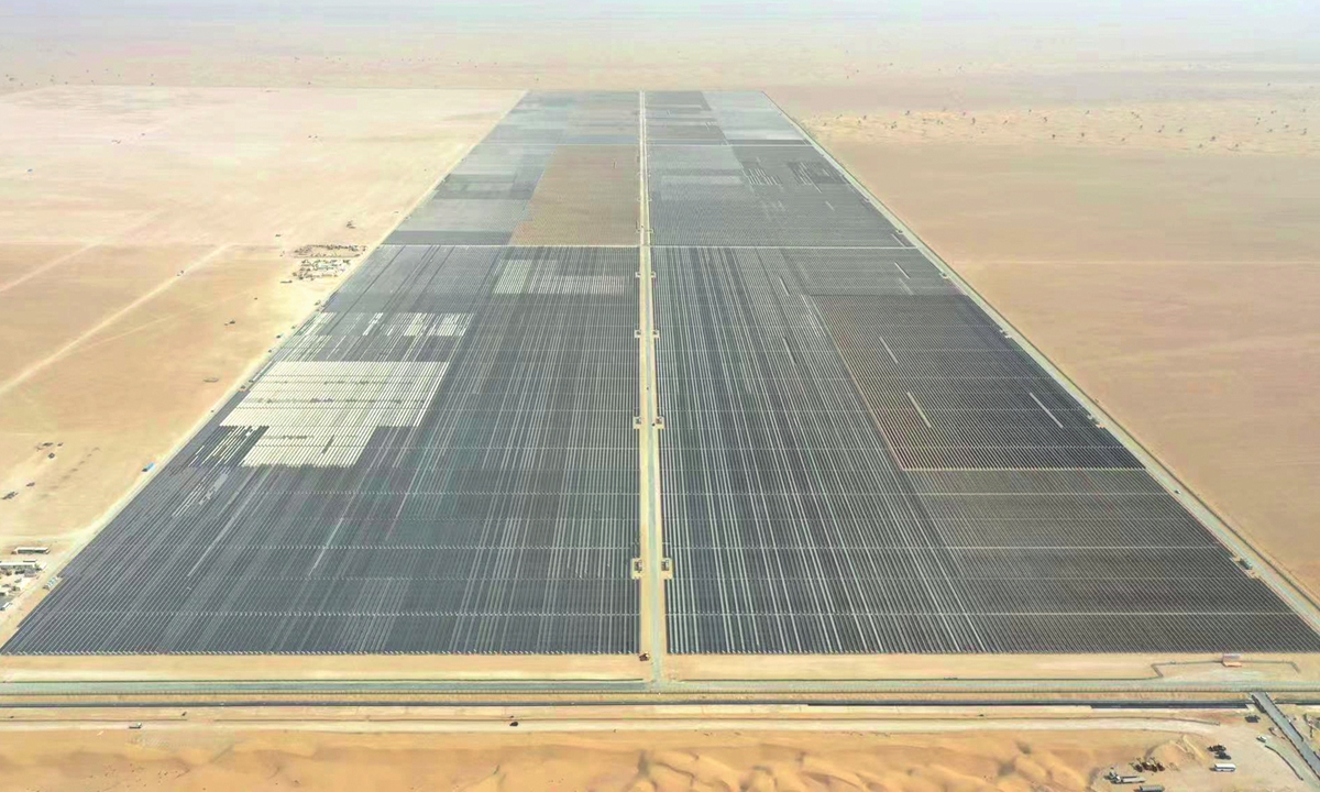 The synchronization of Shuaa Energy 3 900MW PV project Phase A in Dubai Photo: Courtesy of Sungrow
