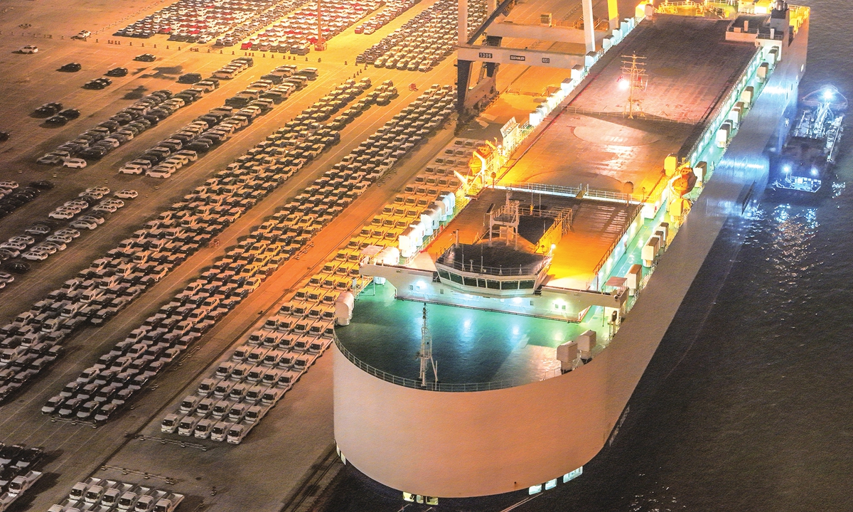 Many domestically produced cars are assembled at Yantai Port ready to be loaded for export in Yantai, East China’s Shandong Province on December 5, 2023. The China Association of Automobile Manufacturers said that from January to October, China’s exports of new-energy vehicles amounted to as high as 995,000 units, a year-on-year increase of 99.1 percent. Photo: VCG