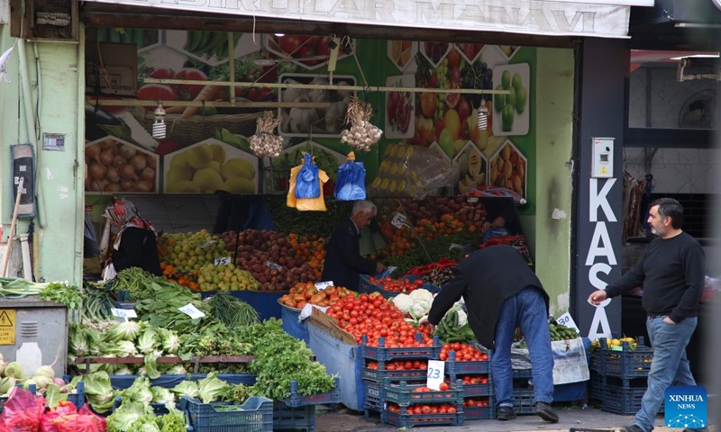 People shop at an open-air market in Kahramanmaras, Türkiye, Dec. 6, 2023. Kahramanmaras was the worst-hit province and the epicenter of the massive earthquakes in February this year. The reconstruction work has been carried out and residents here have got their lives back on track.(Photo: Xinhua)