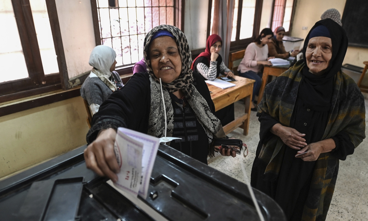 Women cast their ballots at a polling station in Cairo, Egypt on December 10, 2023, as the country begins voting in a presidential election set to hand Abdel Fattah al-Sisi a third term in power, as the country grapples with an economic crisis and a war on its border with Gaza. Some 67 million people are eligible to vote, and the official results will be announced on December 18, 2023. Photo: VCG