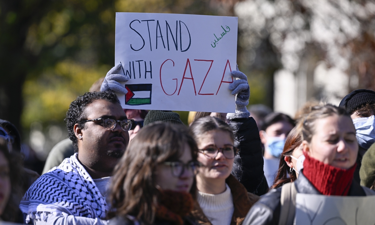 Des étudiants universitaires américains assistent à une manifestation sur le campus contre les attaques israéliennes en cours contre Gaza à Washington, D.C., aux États-Unis, le 01er novembre 2023.Photo : VCG