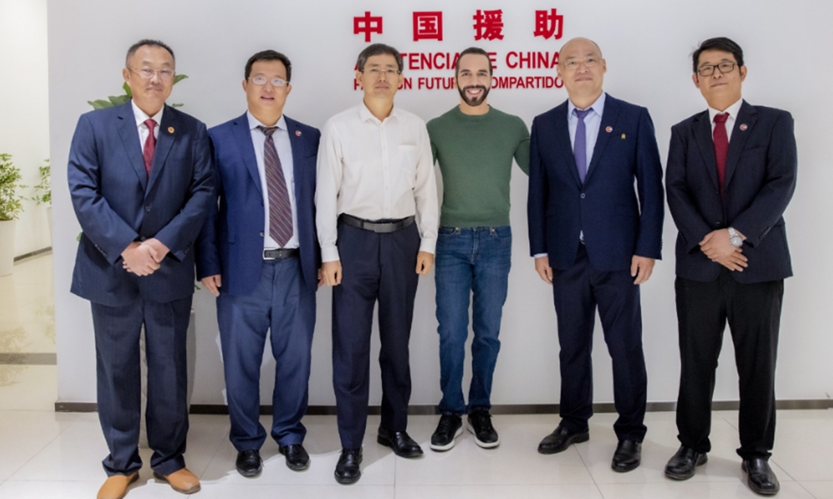 Chinese Ambassador to El Salvador Zhang Yanhui (third from left) and El Salvador's President Nayib Bukele (third from right) have a group photo taken with others. Photo: Courtesy of Chinese Embassy in El Salvador 