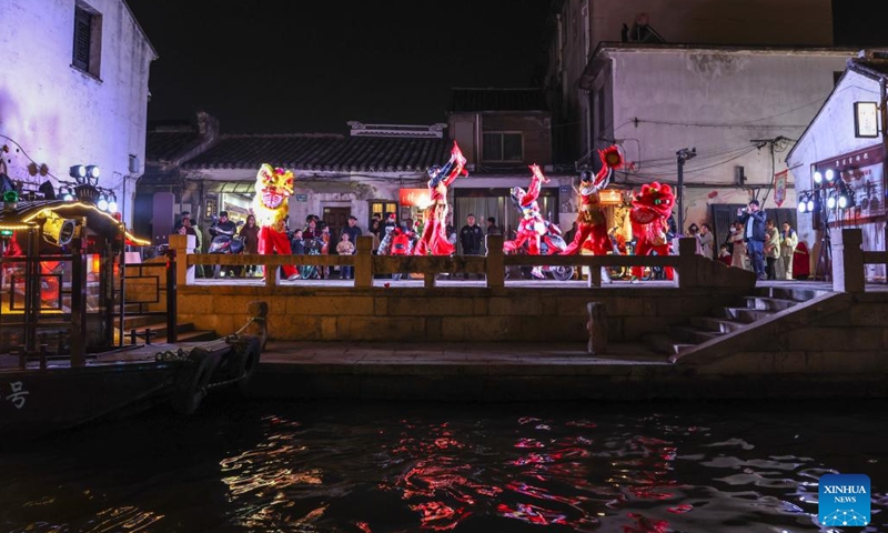 Artists stage a performance at a historical and cultural district along the Grand Canal in Wuxi, east China's Jiangsu Province, Dec. 7, 2023. (Photo: Xinhua)