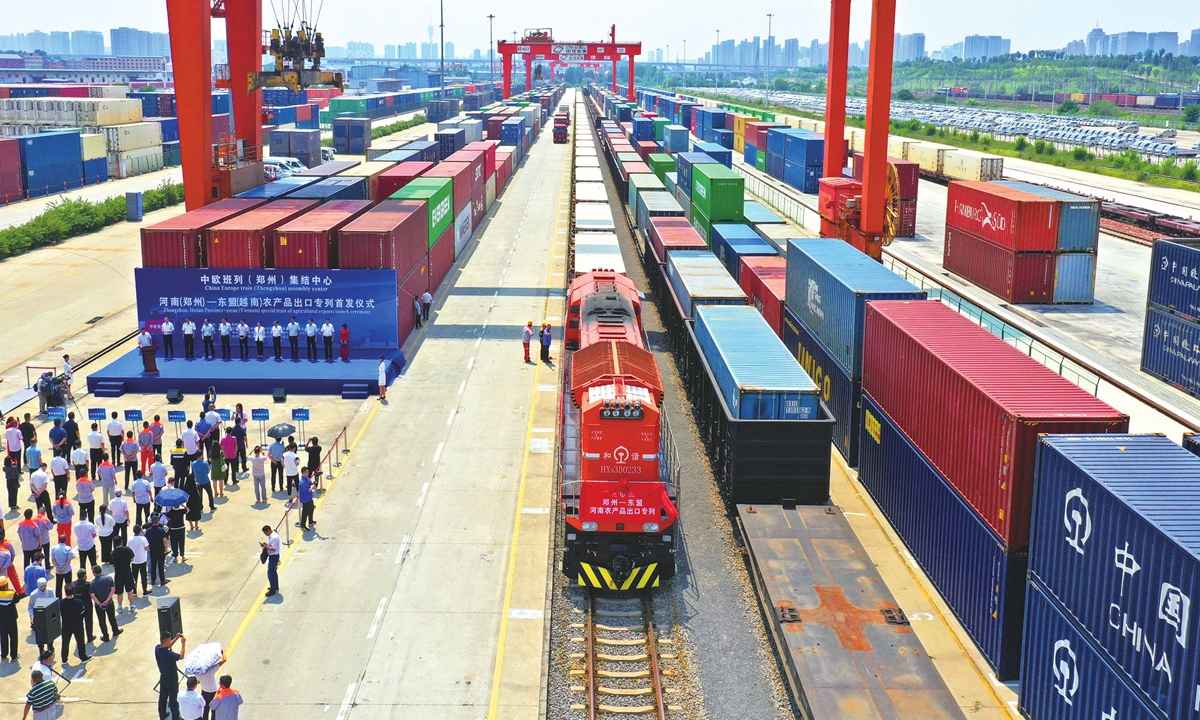 A cold-chain express train loaded with 875 tons of agricultural products leaves from Zhengzhou, Central China's Henan Province to Ho Chi Minh City in Vietnam on June 26, 2023. Photo: VCG