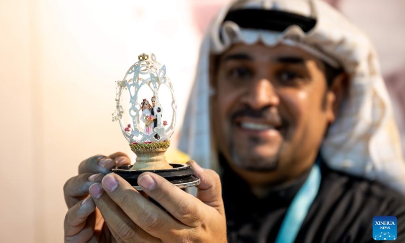 Kuwaiti artist Ali-Sabahnanm shows an egg-shell carving work during an intangible cultural heritage exhibition on the Maritime Silk Road in Quanzhou, southeast China's Fujian Province, Dec. 9, 2023.(Photo: Xinhua)