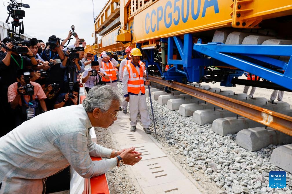 Malaysian King Sultan Abdullah Sultan Ahmad Shah observes the track-laying of the East Coast Rail Link in Kuantan, Malaysia on Dec. 11, 2023. The East Coast Rail Link (ECRL), a mega rail project in Malaysia being built by the China Communications Construction Company (CCCC) has seen its first tracks being laid on Monday. Malaysian King Sultan Abdullah Sultan Ahmad Shah is among the guests to witness the historic moment in a ceremony here.(Photo: Xinhua)