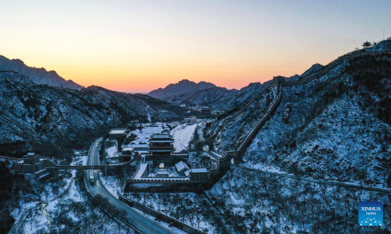 This aerial photo taken on Dec. 16, 2023 shows the snow scenery at the Juyongguan section of the Great Wall at sunrise in Beijing, capital of China. (Xinhua/Chen Yehua)