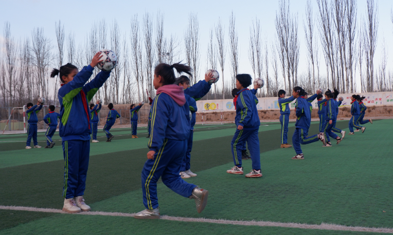 Students at Eksak Elementary School in Artux City, Northwest China's Xinjiang Uygur Autonomous Region, participated in football aerobics on December 13, 2023. Photo: Xu Keyue/GT