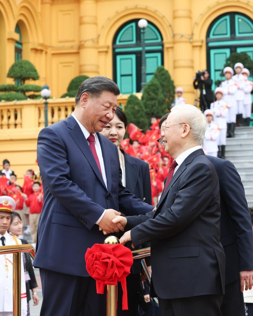 General Secretary of the Communist Party of China Central Committee and Chinese President Xi Jinping attends a welcome ceremony held by General Secretary of the Communist Party of Vietnam Central Committee Nguyen Phu Trong in Hanoi, capital of Vietnam, Dec. 12, 2023. Upon Xi's arrival in Hanoi, he had a meeting with Trong on Tuesday. (Photo: Xinhua/Ju Peng)