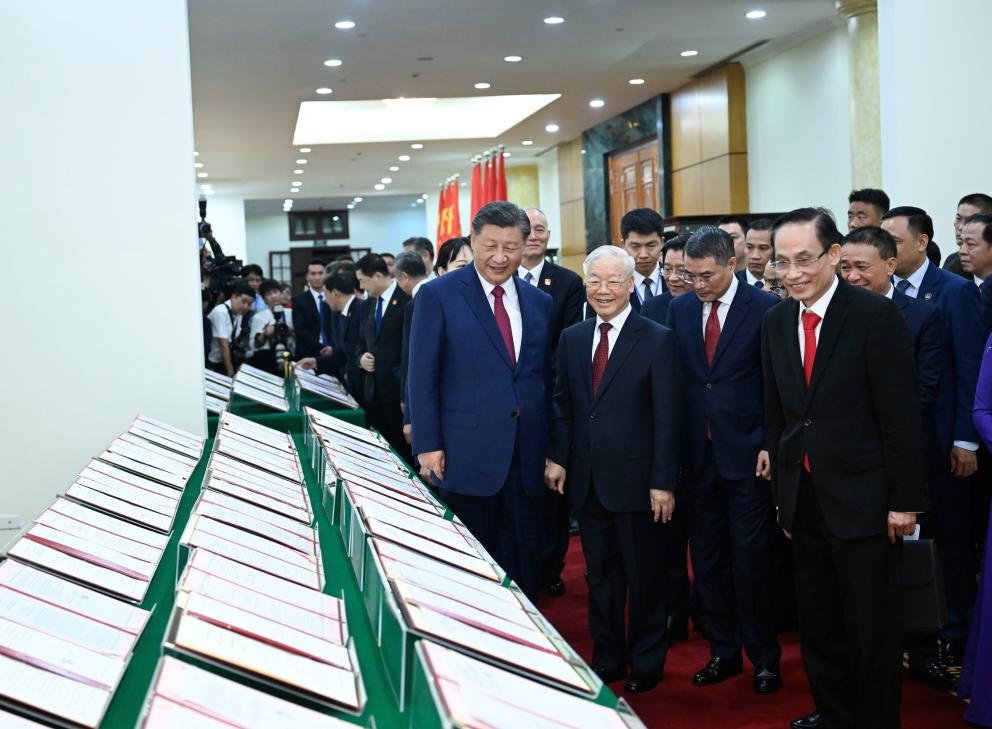 General Secretary of the Communist Party of China Central Committee and Chinese President Xi Jinping and General Secretary of the Communist Party of Vietnam Central Committee Nguyen Phu Trong witness the display of bilateral cooperation documents signed by the two sides after their talks in Hanoi, capital of Vietnam, Dec. 12, 2023. Upon Xi's arrival in Hanoi, he had a meeting with Trong on Tuesday. (Photo: Xinhua/Shen Hong)