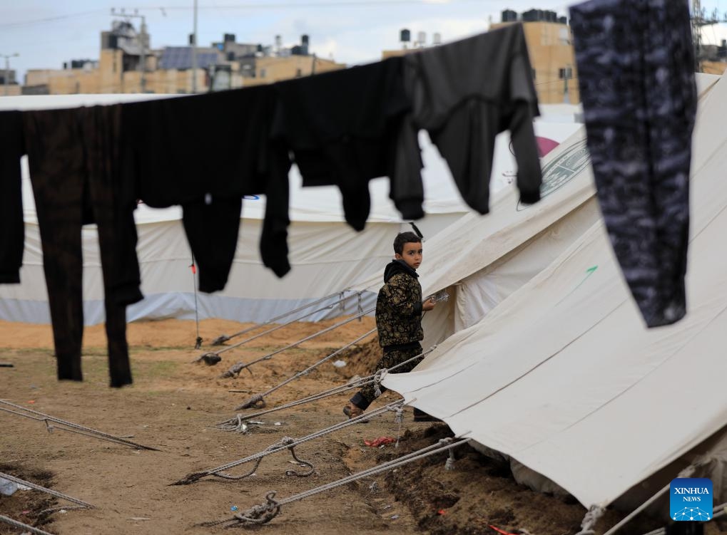 A Palestinian child is seen at a temporary shelter in the southern Gaza Strip city of Rafah, on Dec. 13, 2023. Hamas leader Ismail Haniyeh said on Wednesday that the Gaza-ruling Palestinian faction is ready to discuss with Israel any arrangement or initiative that could lead to a ceasefire in Gaza.(Photo: Xinhua)